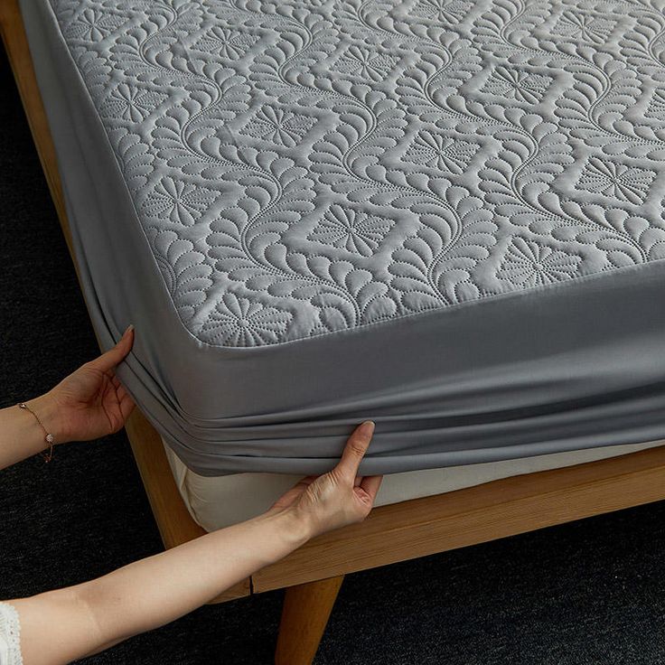 MAT Solid Colour Quilted Ultrasonic 100% Waterproof Mattress Cover For Double Bed Fitted Mattress Protector Anti Sleep Bed Sheet (Grey)